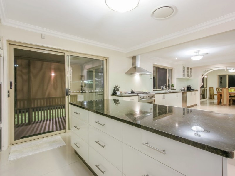 5 Sturt Court, Mount Ommaney QLD 4074