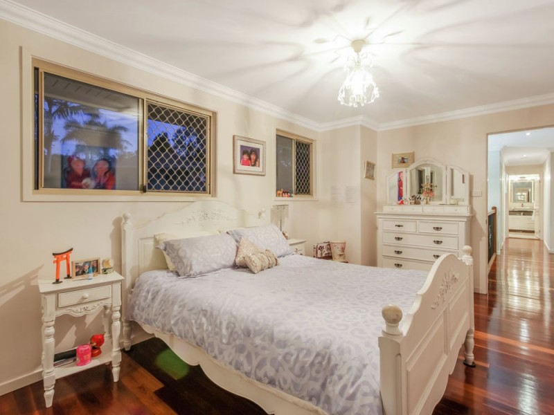 5 Sturt Court, Mount Ommaney QLD 4074