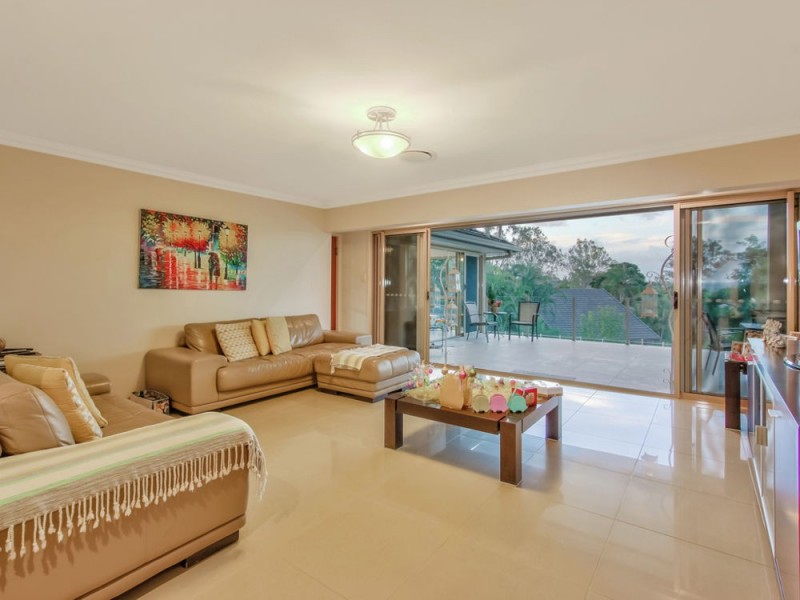 5 Sturt Court, Mount Ommaney QLD 4074