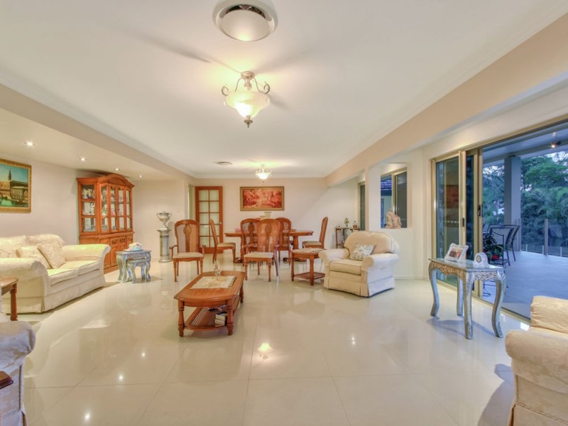 5 Sturt Court, Mount Ommaney QLD 4074