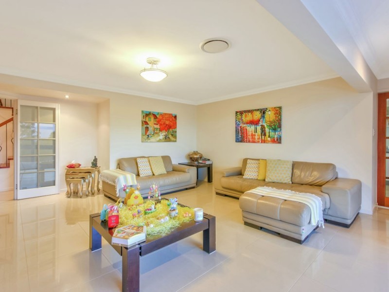 5 Sturt Court, Mount Ommaney QLD 4074