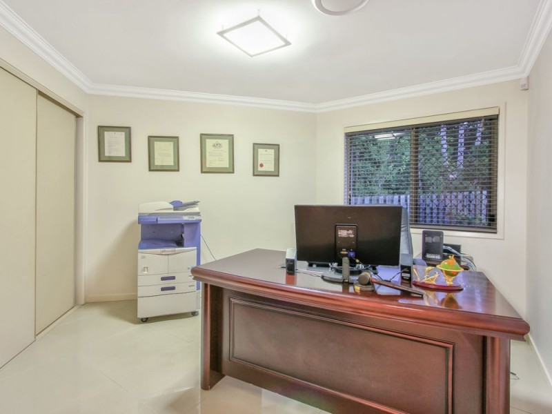 5 Sturt Court, Mount Ommaney QLD 4074