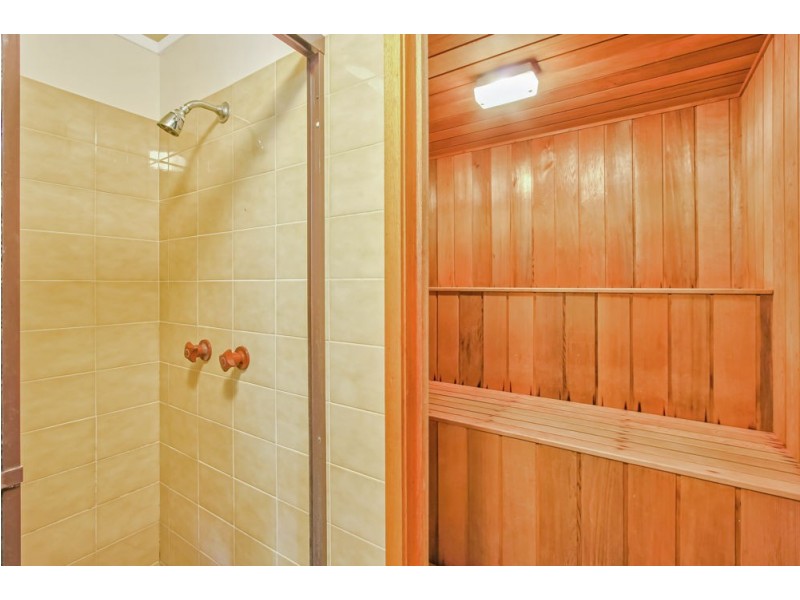 5 Sturt Court, Mount Ommaney QLD 4074