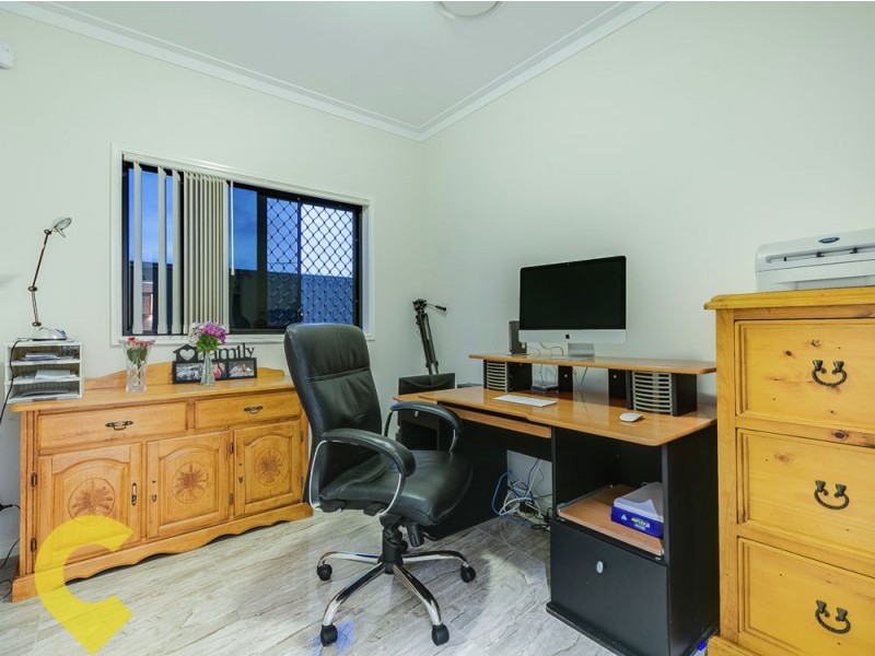 66 Maryland Drive, Regents Park QLD 4118