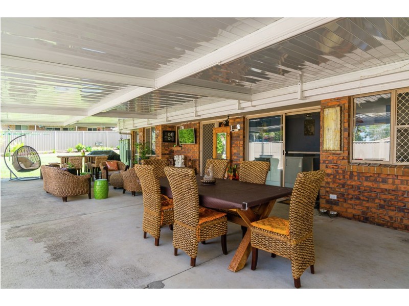 126 Emerald Drive, Regents Park QLD 4118