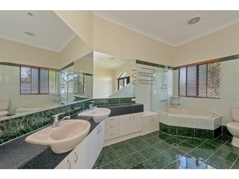 7 St Andrews Avenue, Forest Lake QLD 4078