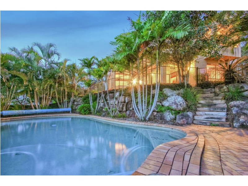 15 Summit Place, Mount Ommaney QLD 4074