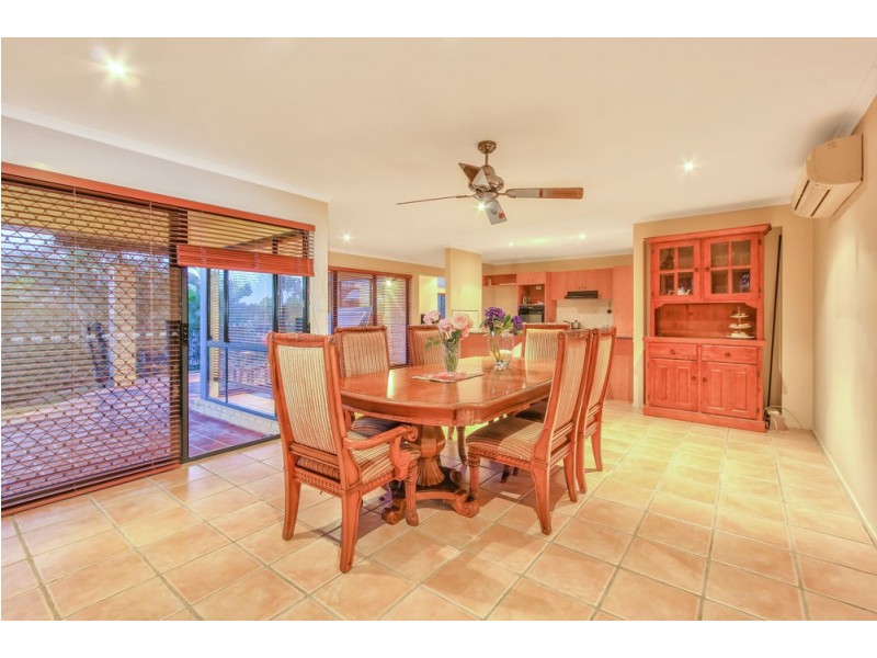 15 Summit Place, Mount Ommaney QLD 4074
