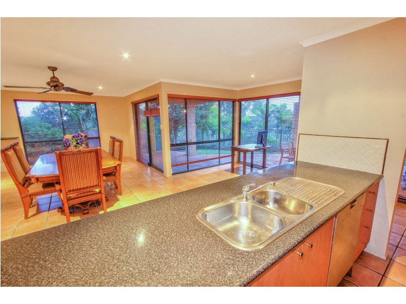 15 Summit Place, Mount Ommaney QLD 4074