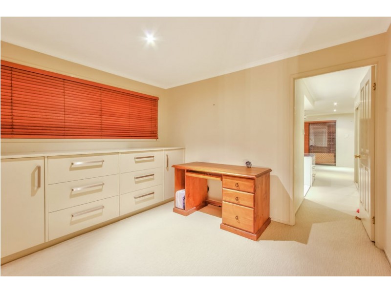 15 Summit Place, Mount Ommaney QLD 4074