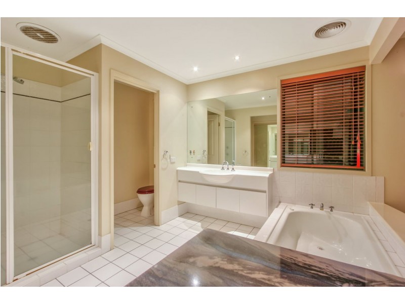 15 Summit Place, Mount Ommaney QLD 4074