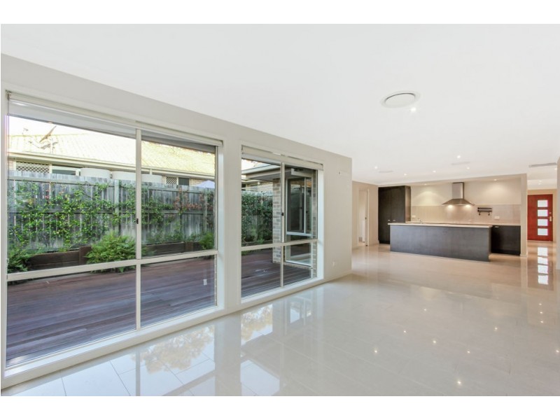 33 Nullarbor Circuit, Forest Lake QLD 4078