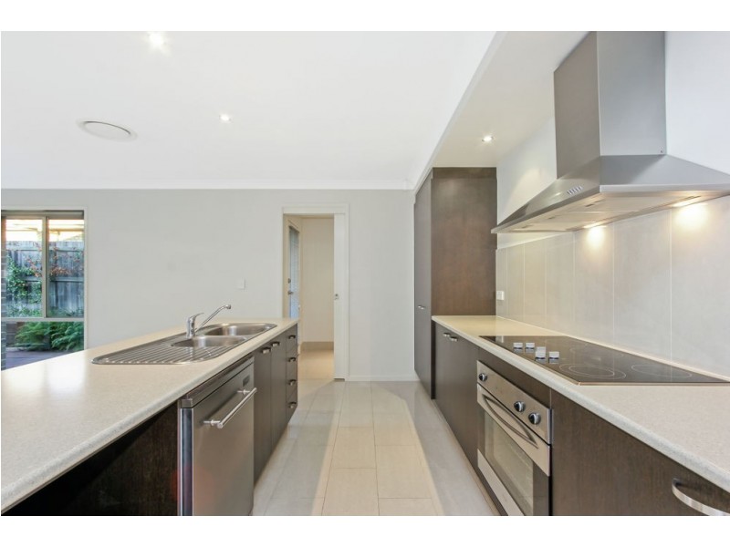 33 Nullarbor Circuit, Forest Lake QLD 4078