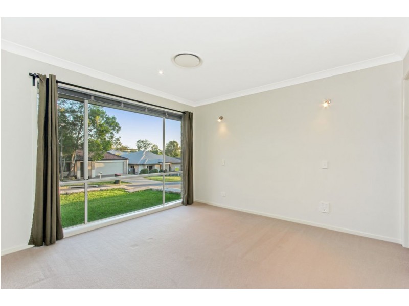 33 Nullarbor Circuit, Forest Lake QLD 4078