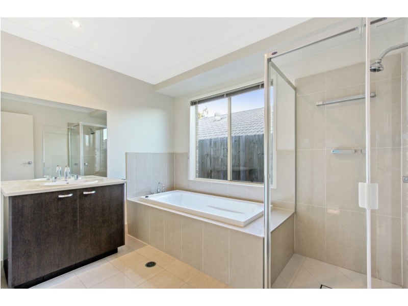 33 Nullarbor Circuit, Forest Lake QLD 4078