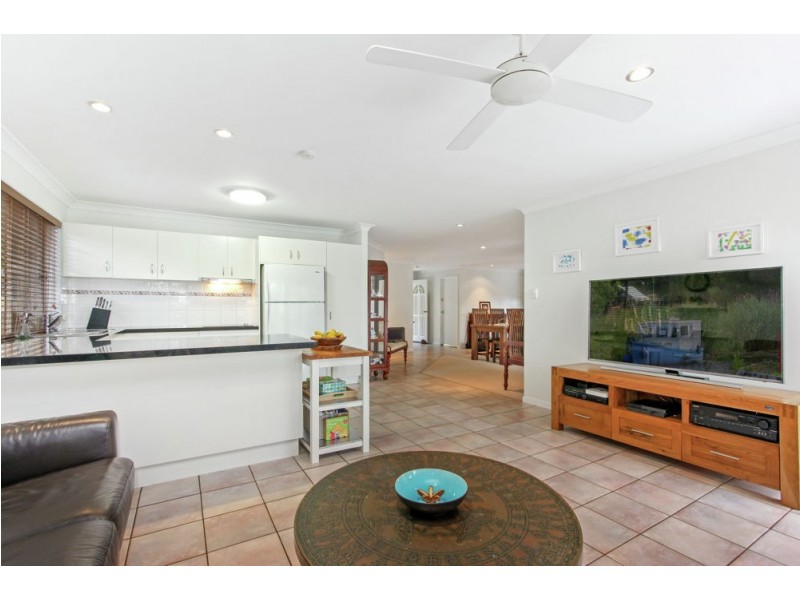 2 Camelot Crescent, Middle Park QLD 4074
