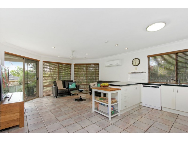 2 Camelot Crescent, Middle Park QLD 4074