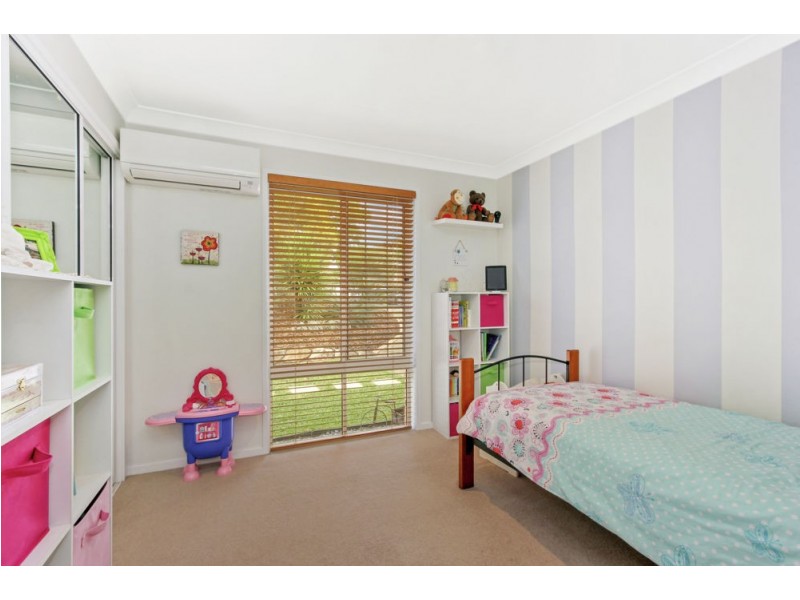 2 Camelot Crescent, Middle Park QLD 4074