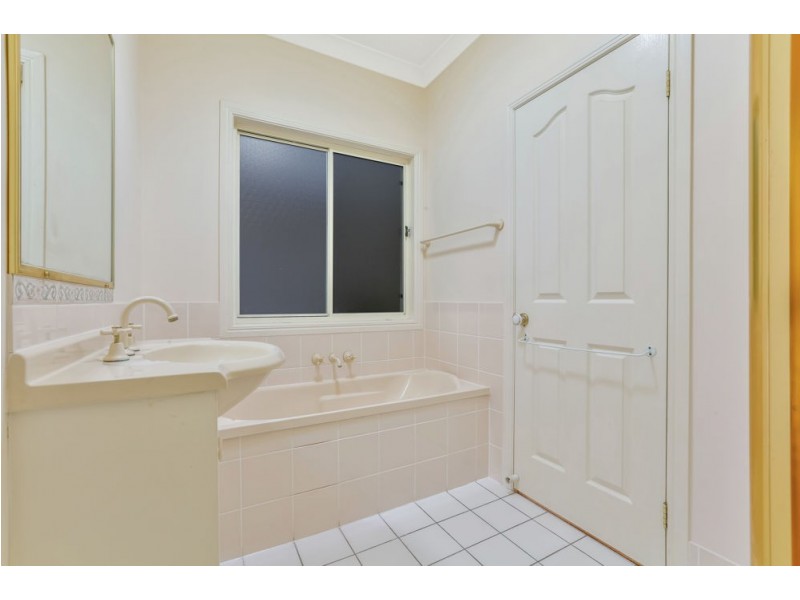 11 Litchfield Close, Forest Lake QLD 4078