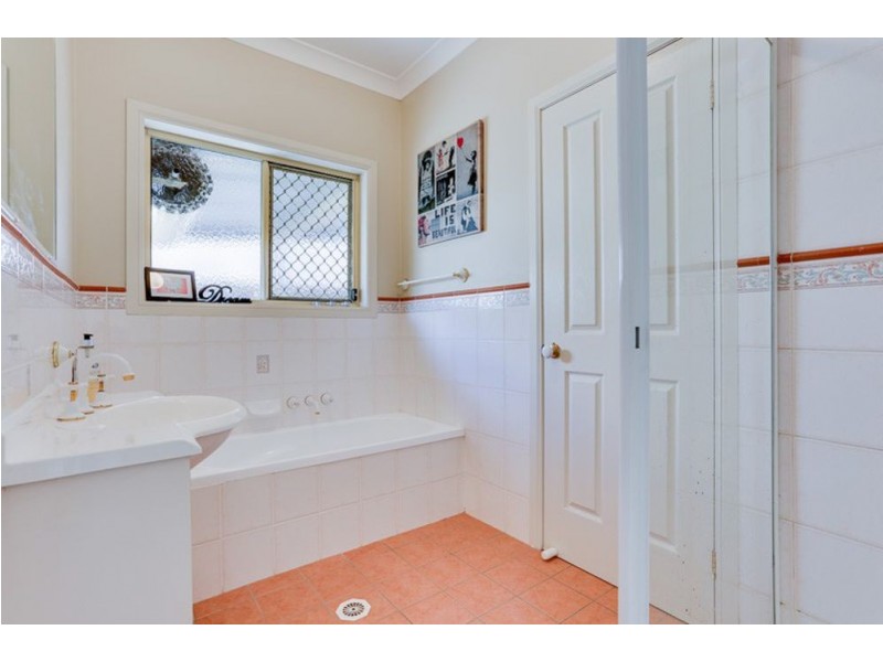 56 St James Street, Forest Lake QLD 4078