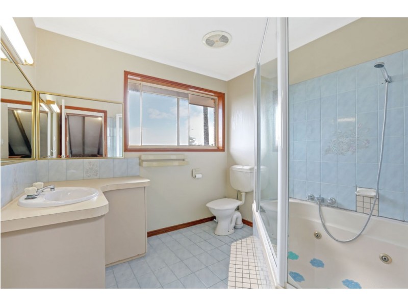 194 Emerald Drive, Regents Park QLD 4118