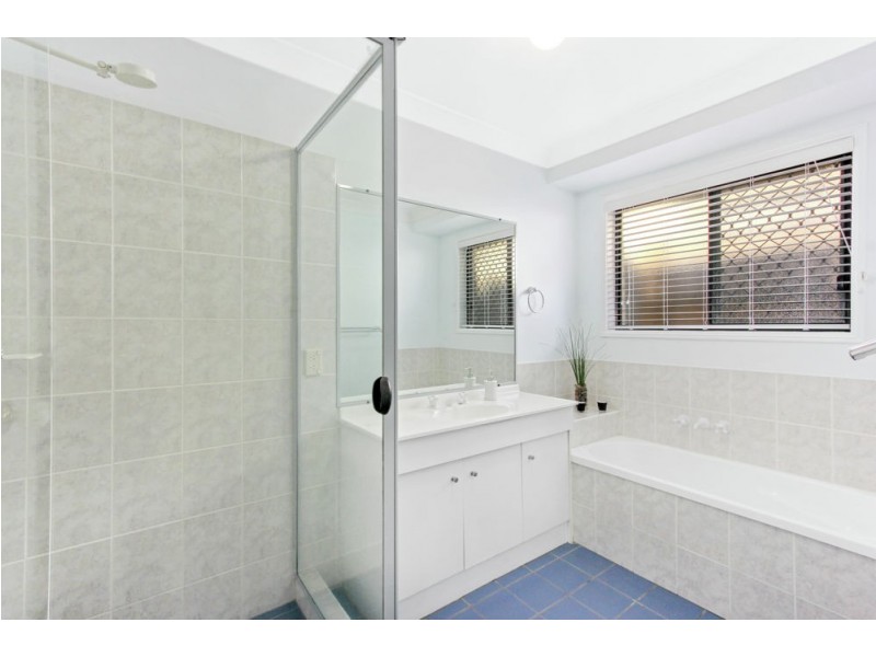 9 Sherringham Close, Forest Lake QLD 4078