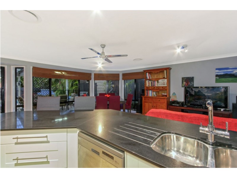 8 Chatswood Close, Forest Lake QLD 4078