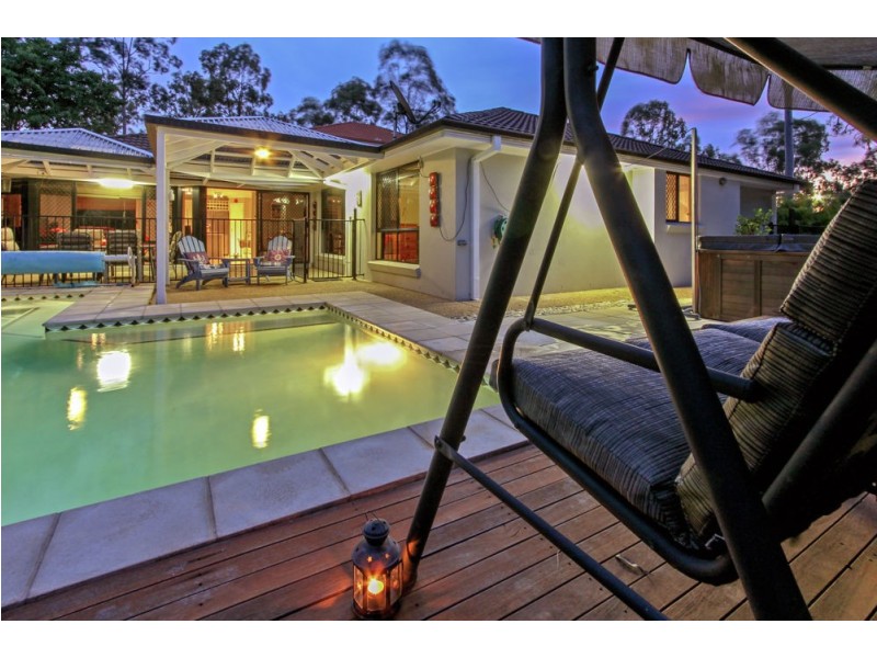 8 Chatswood Close, Forest Lake QLD 4078