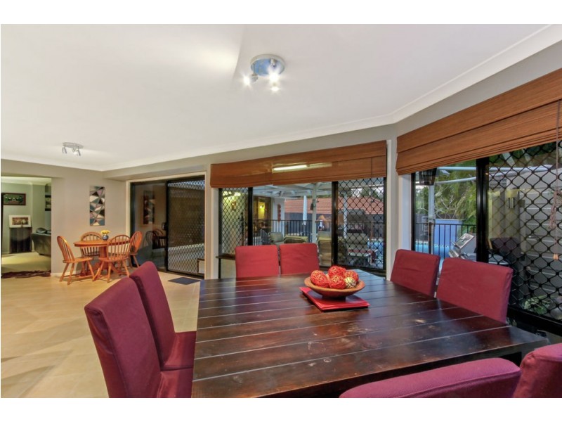 8 Chatswood Close, Forest Lake QLD 4078