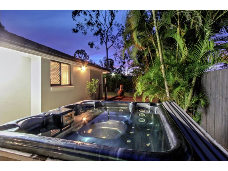 8 Chatswood Close, Forest Lake QLD 4078