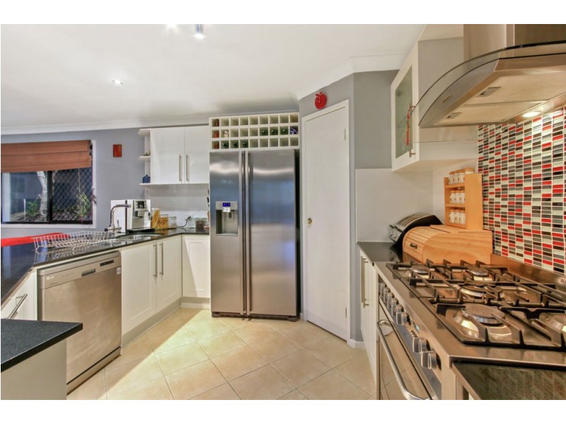 8 Chatswood Close, Forest Lake QLD 4078