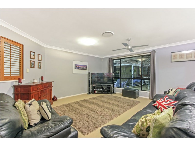 8 Chatswood Close, Forest Lake QLD 4078