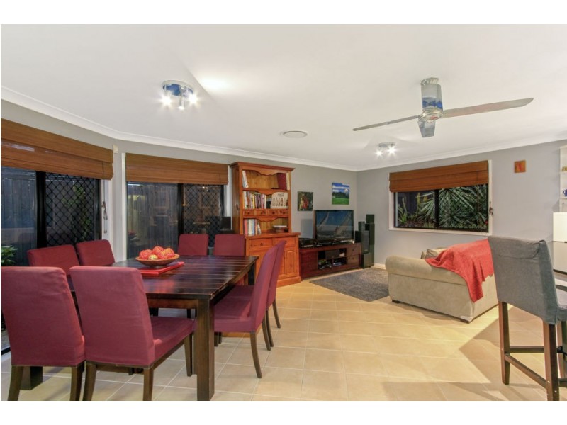 8 Chatswood Close, Forest Lake QLD 4078