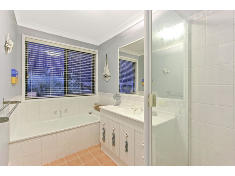 8 Chatswood Close, Forest Lake QLD 4078