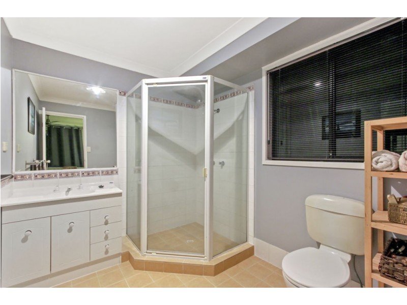 8 Chatswood Close, Forest Lake QLD 4078