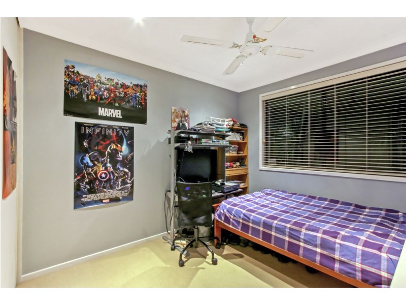 8 Chatswood Close, Forest Lake QLD 4078