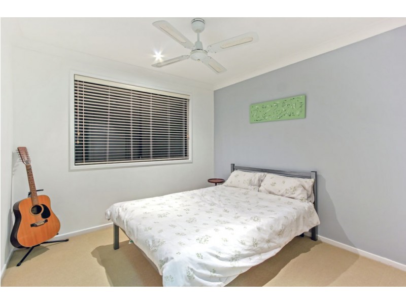 8 Chatswood Close, Forest Lake QLD 4078