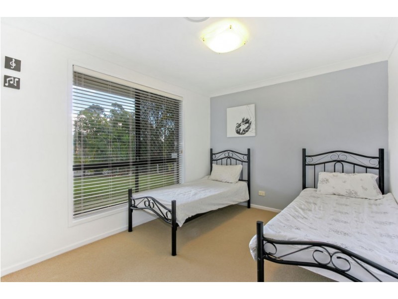 8 Chatswood Close, Forest Lake QLD 4078