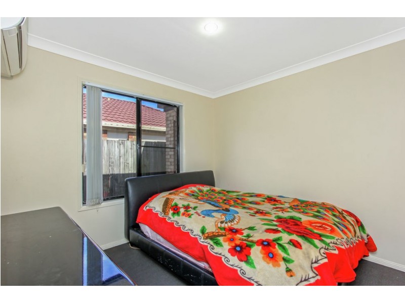33 Pintail Crescent, Forest Lake QLD 4078