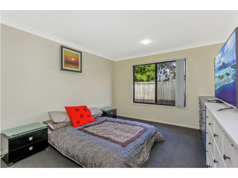 33 Pintail Crescent, Forest Lake QLD 4078