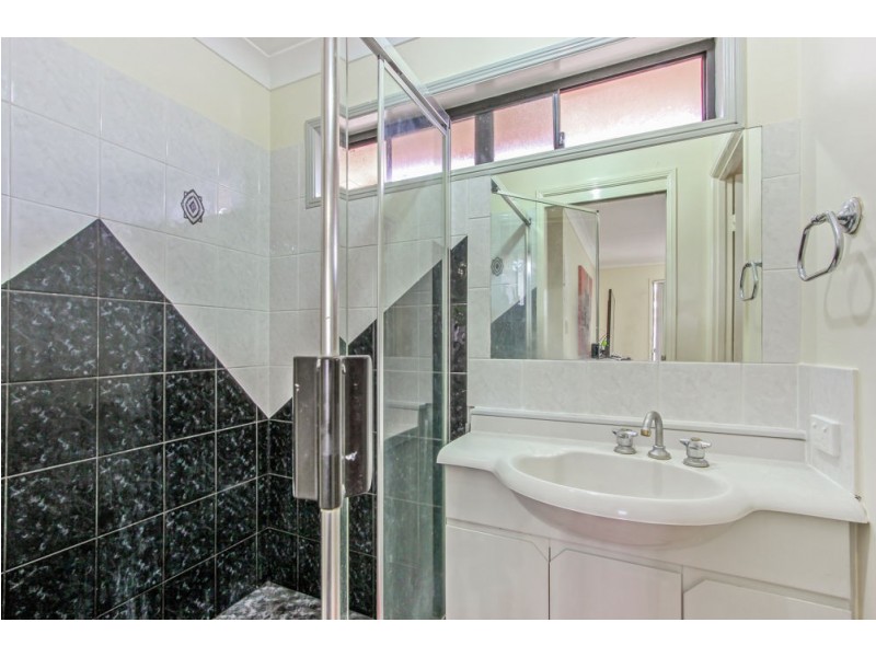33 Pintail Crescent, Forest Lake QLD 4078
