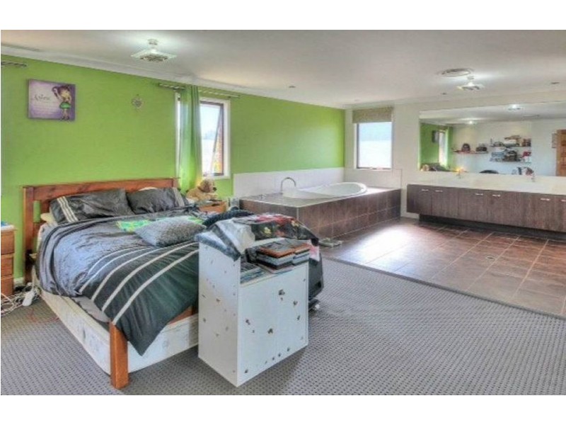 105 Jubilee Avenue, Forest Lake QLD 4078