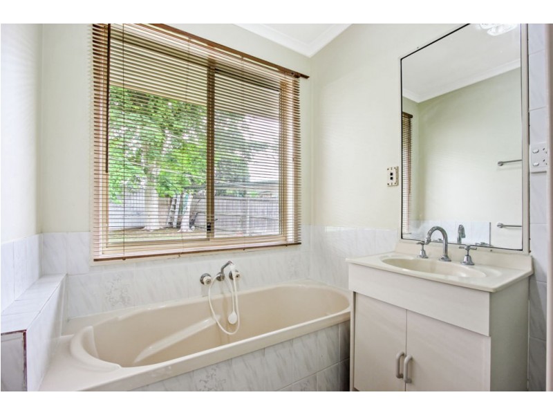 9 Talty Rise, Regents Park QLD 4118