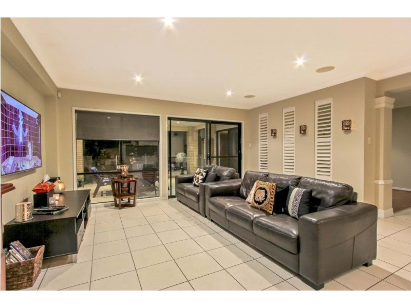 12 Chevron Close, Forest Lake QLD 4078