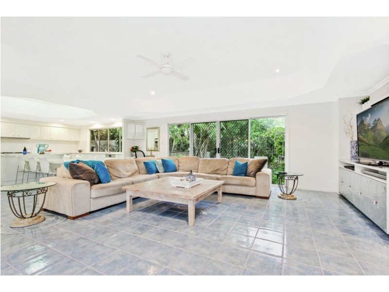 18 Ruth Miller Close, Fig Tree Pocket QLD 4069