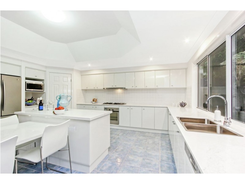18 Ruth Miller Close, Fig Tree Pocket QLD 4069