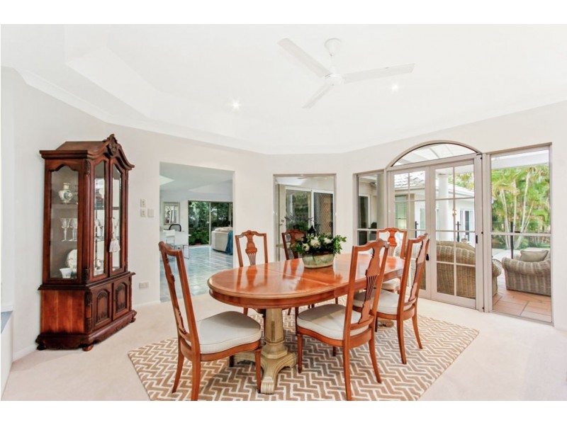 18 Ruth Miller Close, Fig Tree Pocket QLD 4069