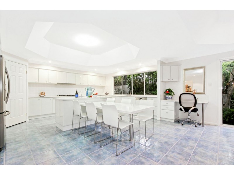 18 Ruth Miller Close, Fig Tree Pocket QLD 4069