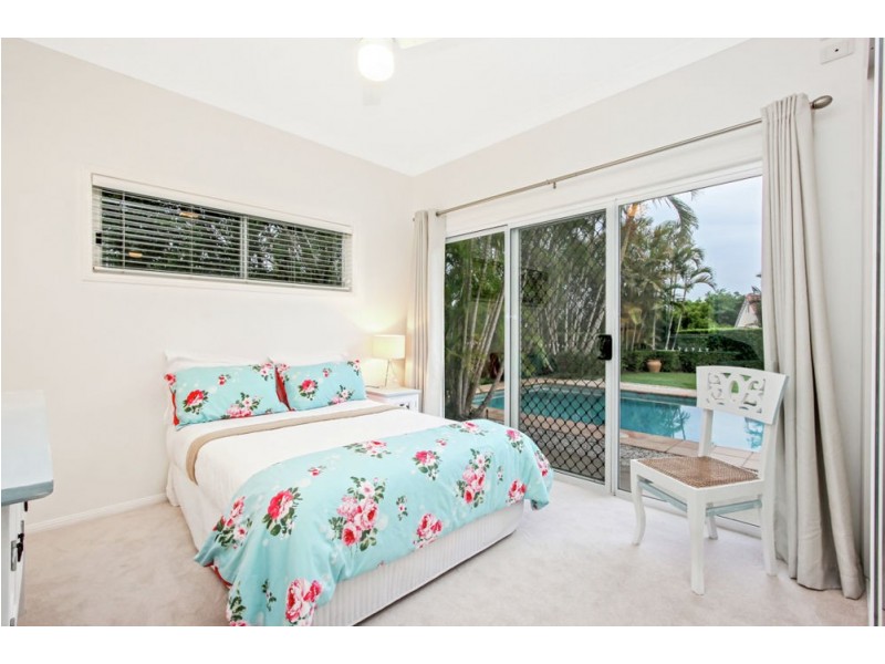 18 Ruth Miller Close, Fig Tree Pocket QLD 4069