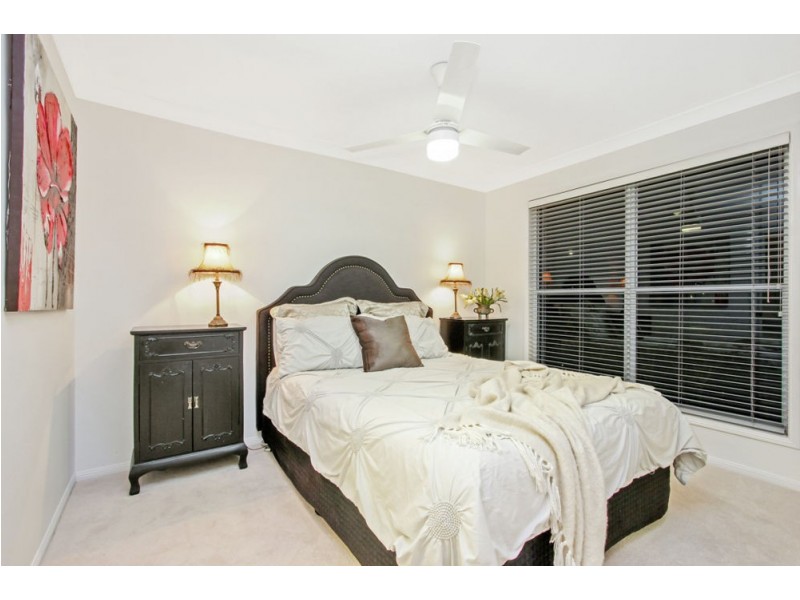 18 Ruth Miller Close, Fig Tree Pocket QLD 4069